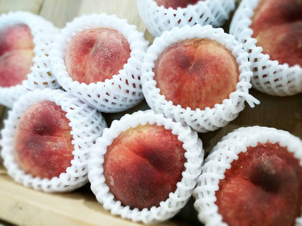 旬のフルーツ桃 スーパーマーケット ガンピー 旬のフルーツ桃 スーパーマーケット ガンピー